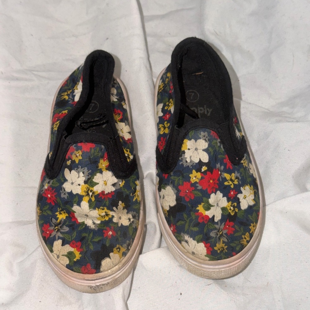 Simply Petals Floral Slip-On Sneakers Kids Size 7 Canvas Casual Shoes